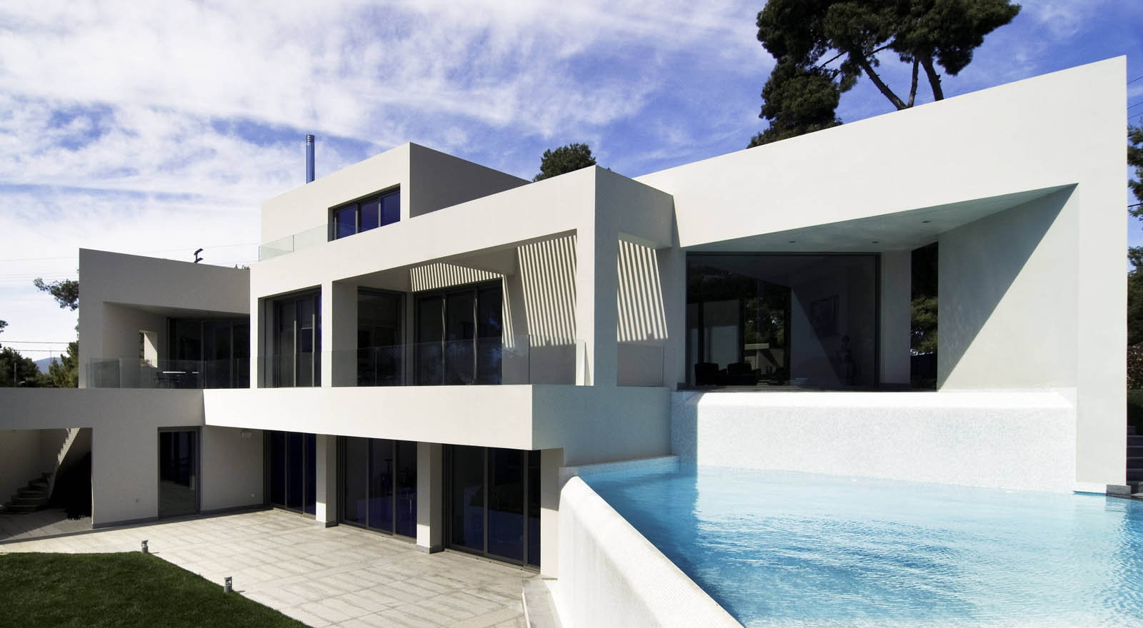 Click to enlarge image Villa-In-Ekali3.jpg